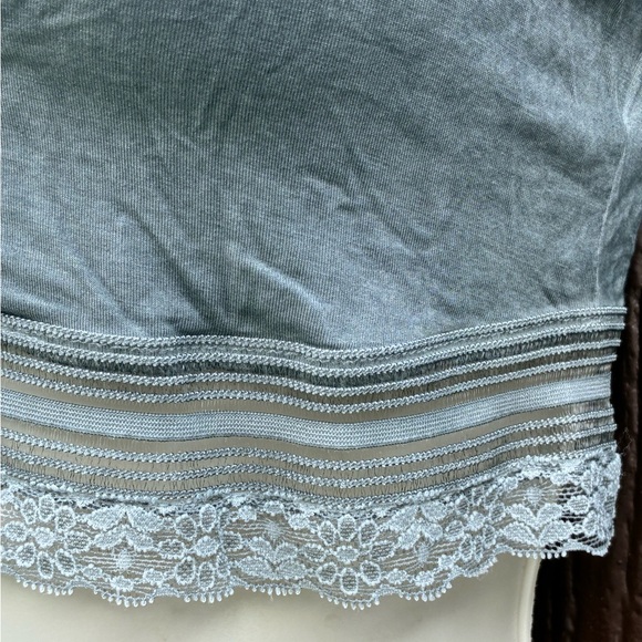 POL Ice Gray Lace Trim Cropped Tank Top/Bralette - NWT - Size Small! - Picture 4 of 10